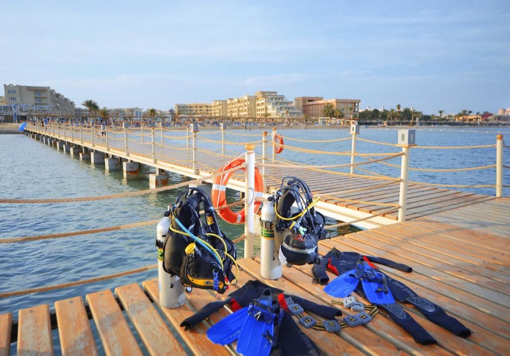 Pickalbatros White Beach Resort